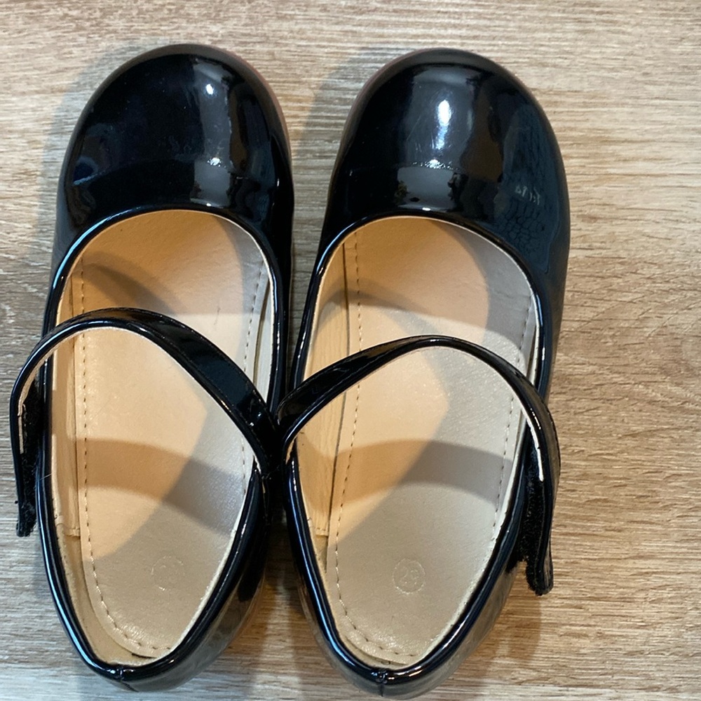 Black girls shoes. Size 29 (11.5). Barely worn.